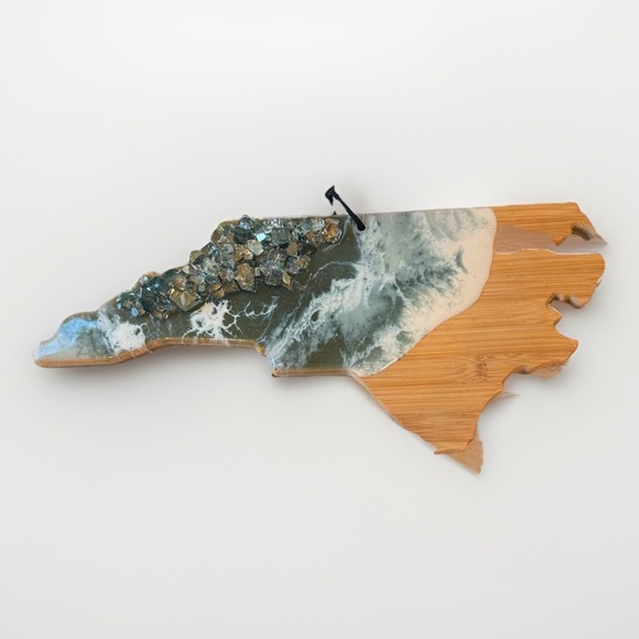 Epoxy Resin Beach 18" North Carolina State Shaped Wood Serving Cutting Board‎ - Picture 1 of 9